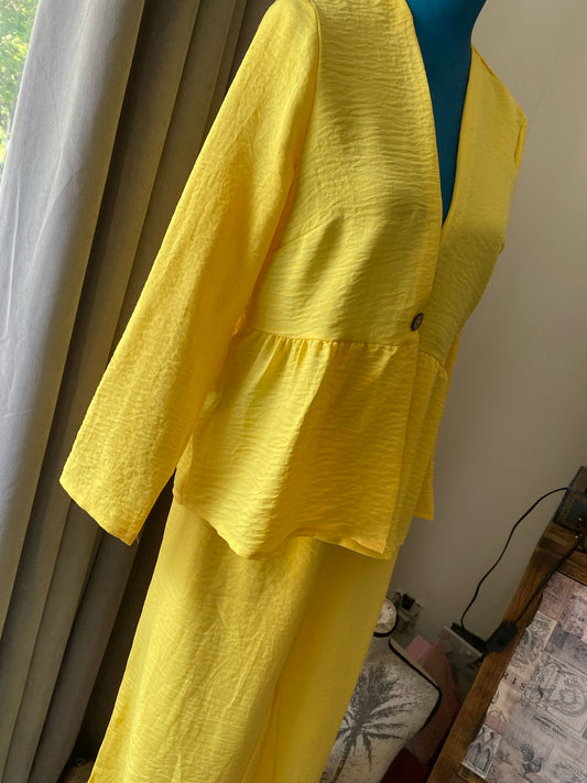 A Yellow 2 Piece Trouser Suit Fits 10-14