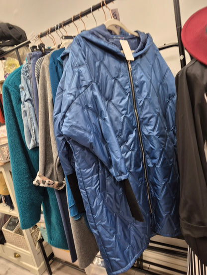 A quilted coat with hood Fits 12-20