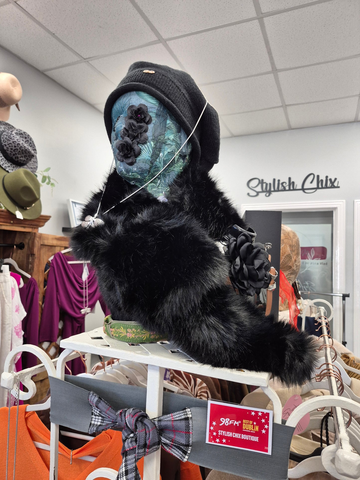 Shrug &Cuff Set €35