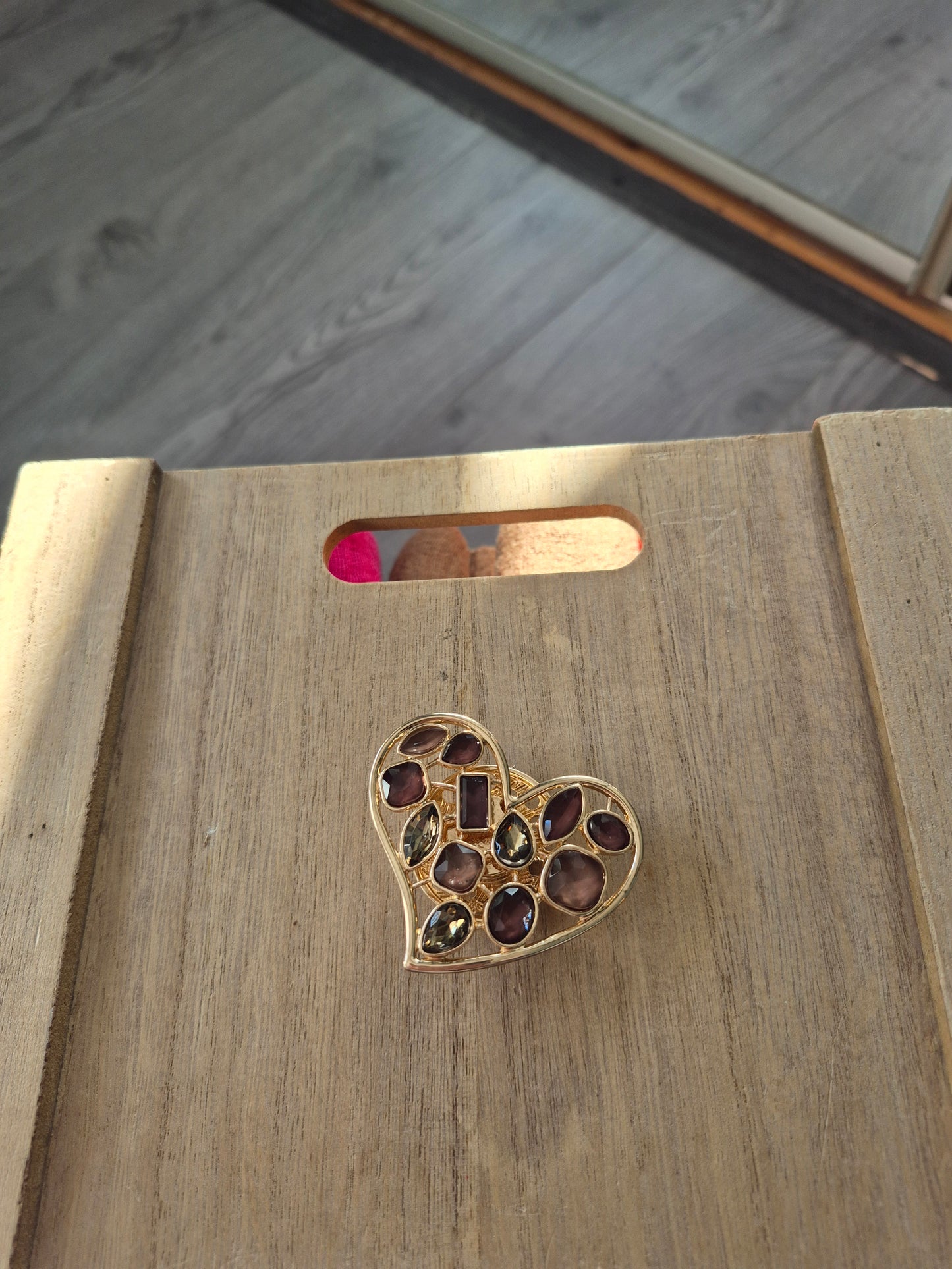 A magnetic Brooche