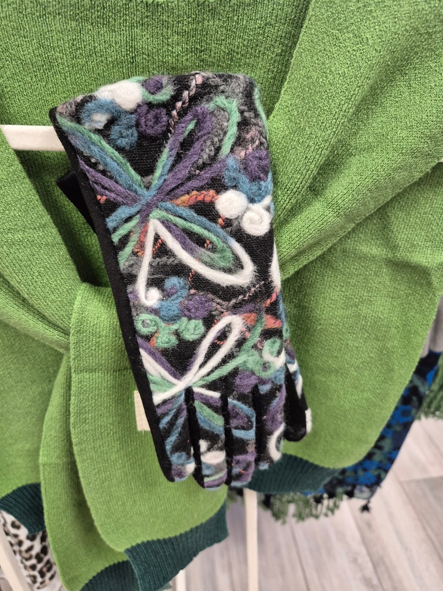 A Funky gloves🧤