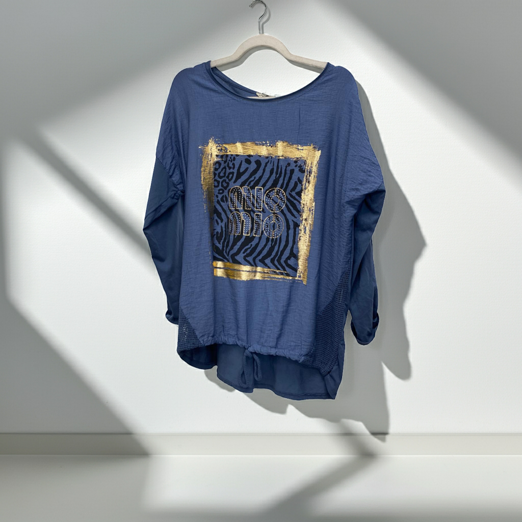 A graphic Top Fits 12-16/18